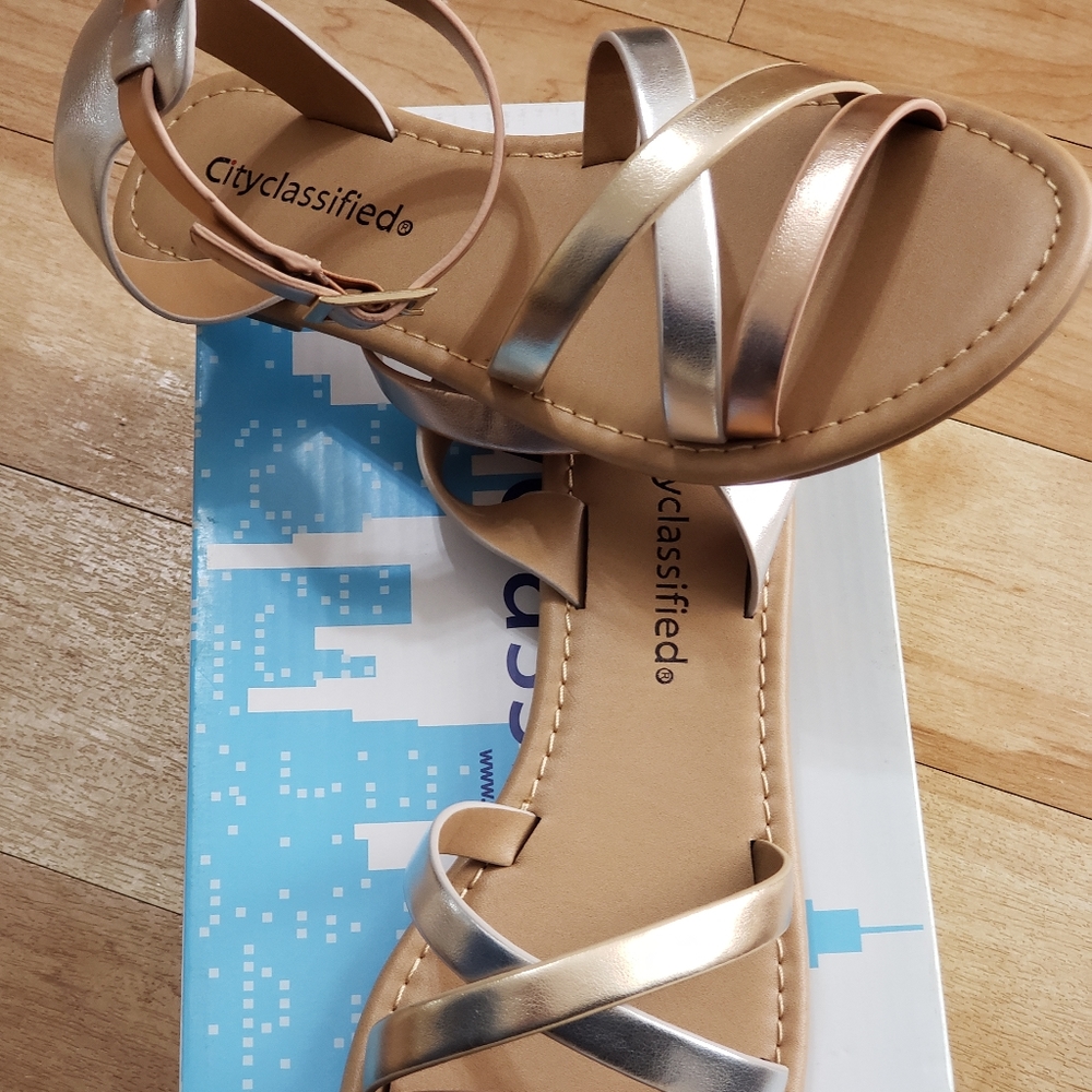 City Classified Metallic Color Girls Sandals Size 5 1/2